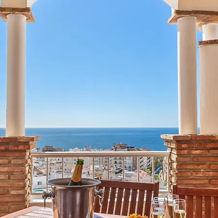 Apartment Penthouse With Large Terrace & Sea Views, Near The