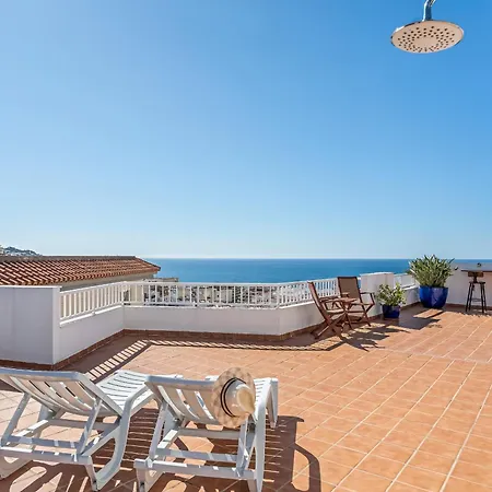 Penthouse With Large Terrace & Sea Views, Near The *