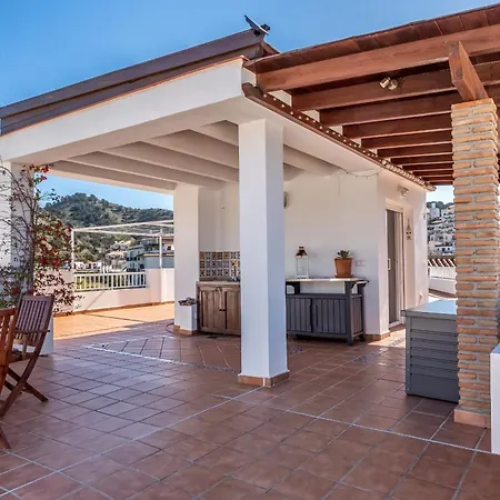 Apartment Penthouse With Large Terrace & Sea Views, Near The *