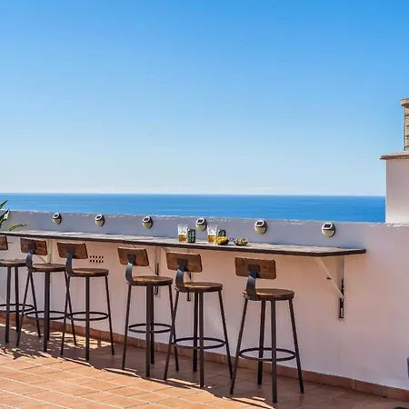 Apartment Penthouse With Large Terrace & Sea Views, Near The La Herradura (Granada)