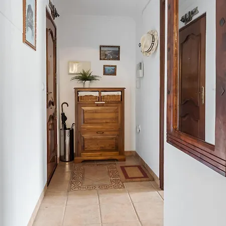 Penthouse With Large Terrace & Sea Views, Near The לה הרדורה