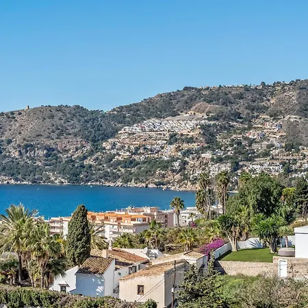 Penthouse With Large Terrace & Sea Views, Near The